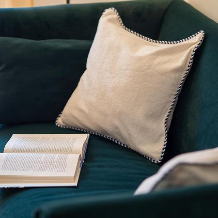 Stylish Flat With Balcony - 15 Min To Duomo Lejlighed Milano Eksteriør billede