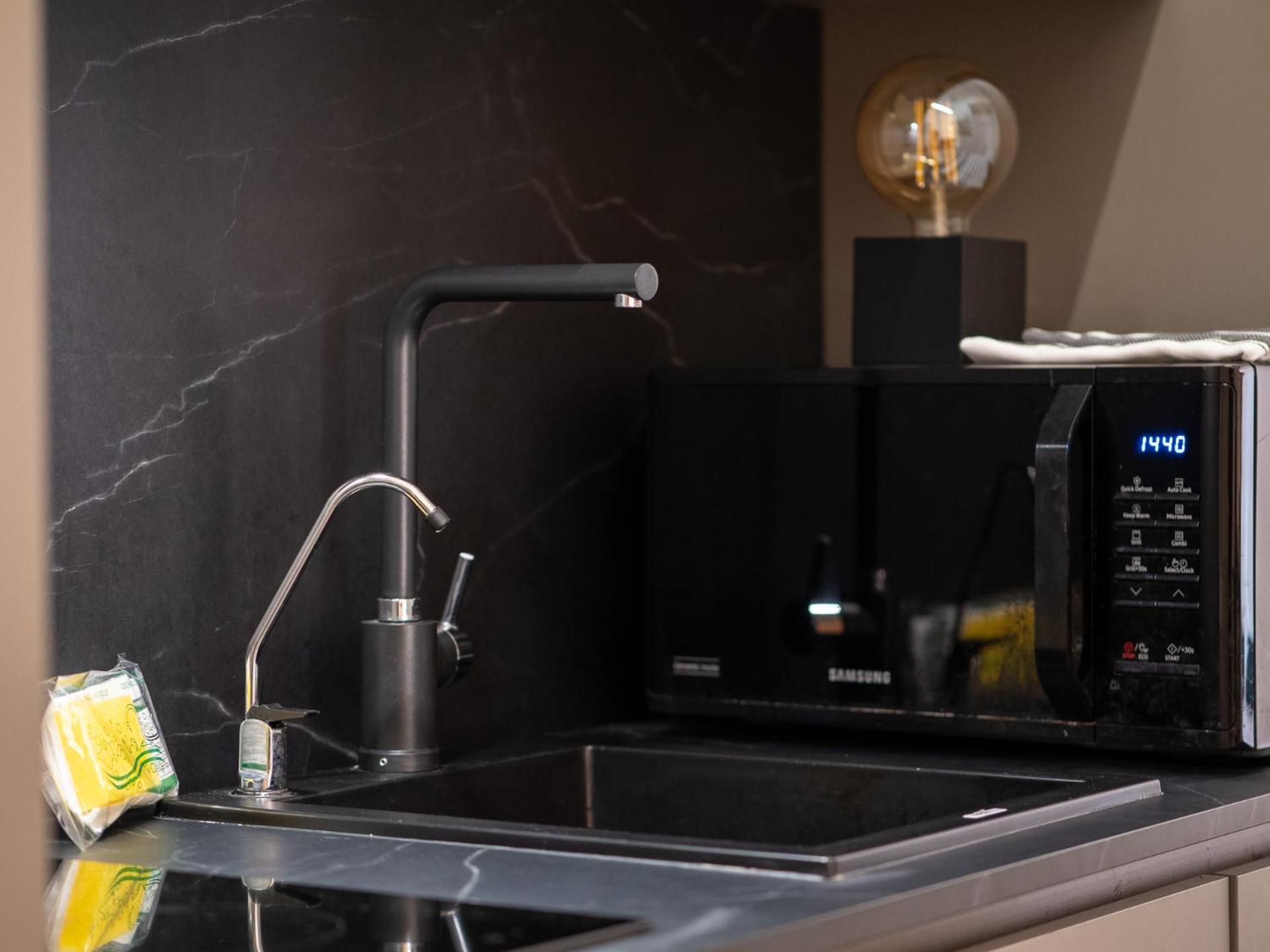 Stylish Flat With Balcony - 15 Min To Duomo Lejlighed Milano Eksteriør billede