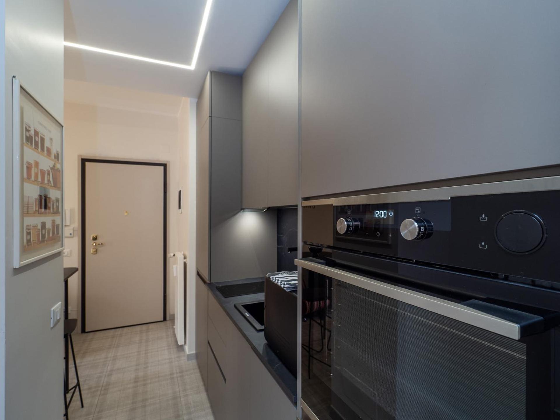 Stylish Flat With Balcony - 15 Min To Duomo Lejlighed Milano Eksteriør billede